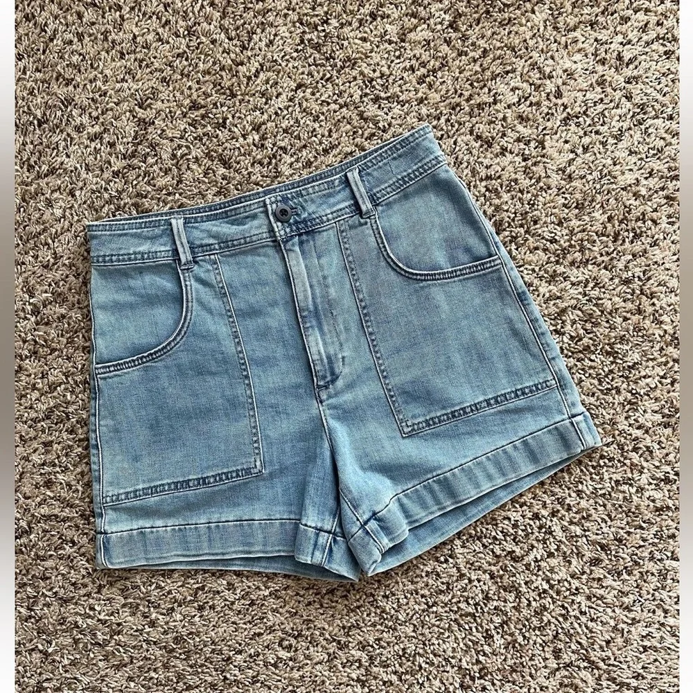 Madewell High-Rise Cuffed Denim Shorts in Light Indigo - Picture 3 of 5